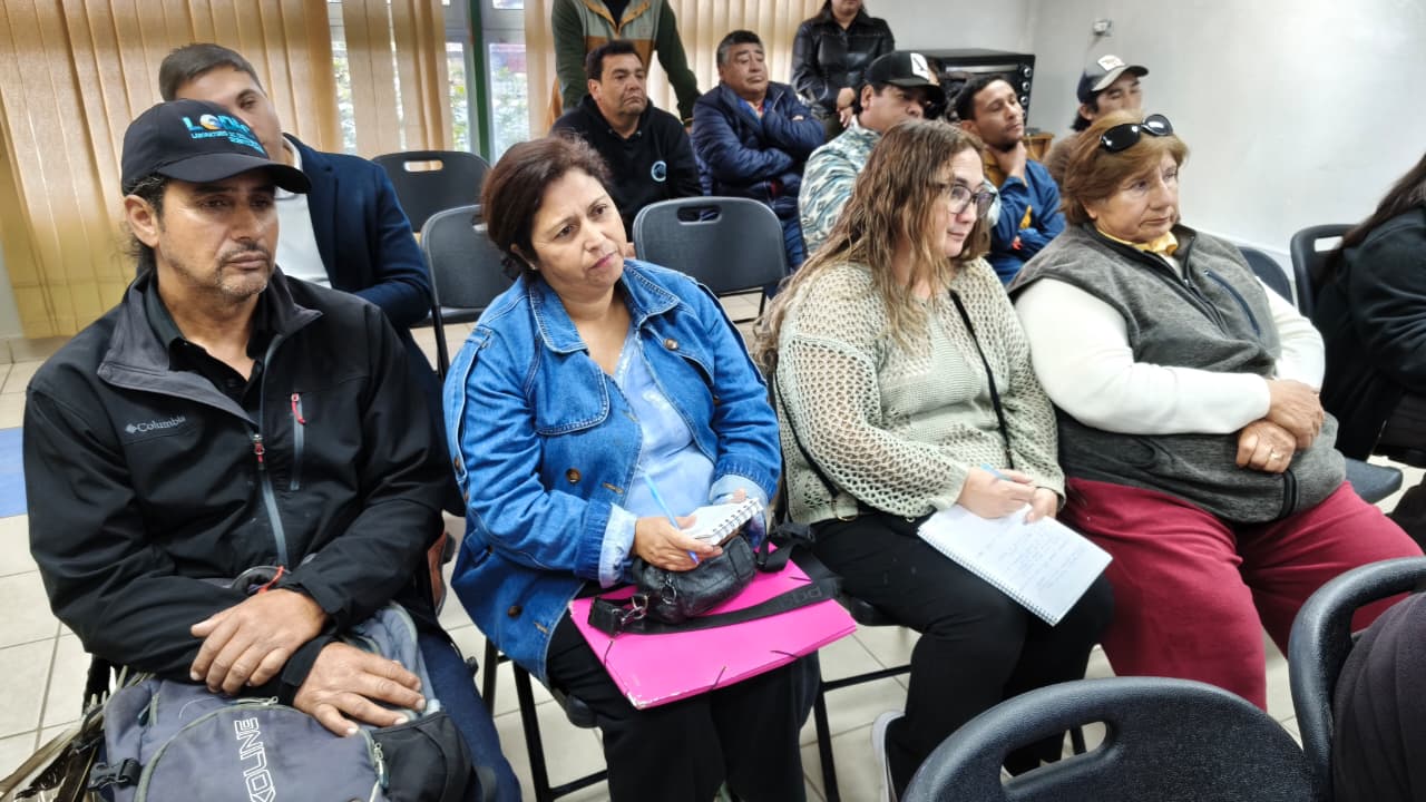 Emprendedores gastronómicos de Tongoy reciben capacitación para formalizar sus negocios