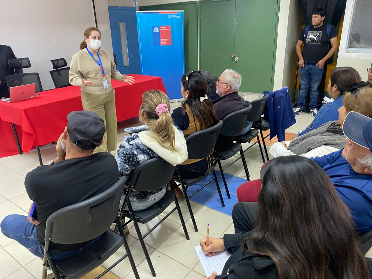Emprendedores gastronómicos de Tongoy reciben capacitación para formalizar sus negocios — foto 1