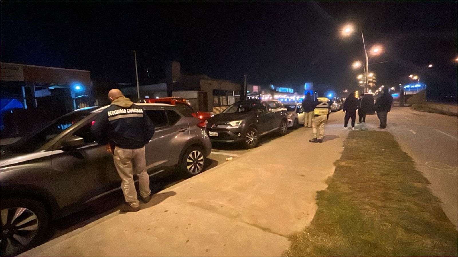 Más de diez vehículos fiscalizados en operativo nocturno en Avenida del Mar