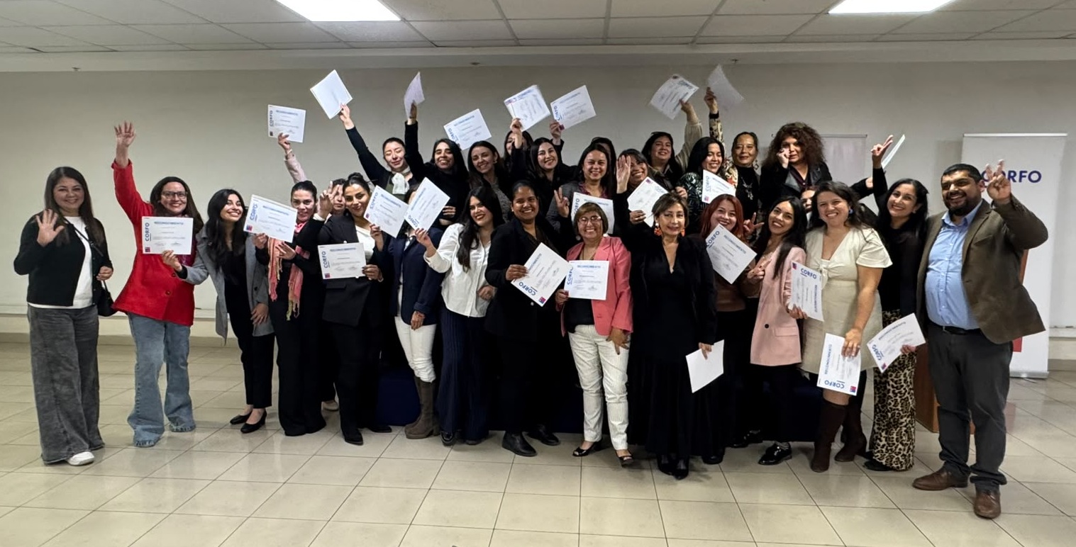 32 emprendedoras de Coquimbo se certifican en Inteligencia Artificial y liderazgo