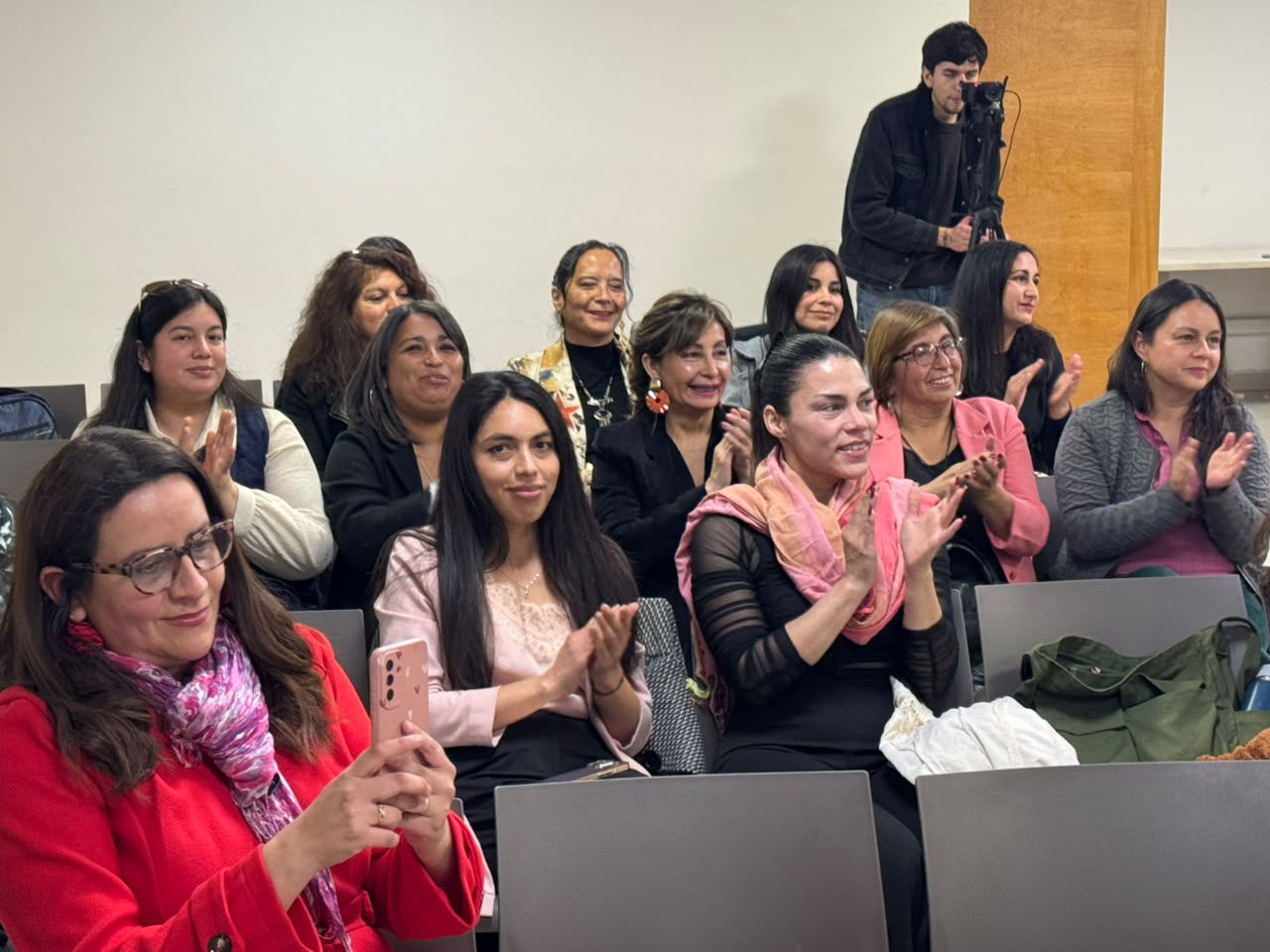 32 emprendedoras de Coquimbo se certifican en Inteligencia Artificial y liderazgo — foto 3