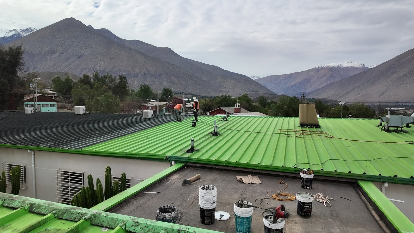 Avanza mejoramiento de techumbre del CESFAM San Isidro en Vicuña
