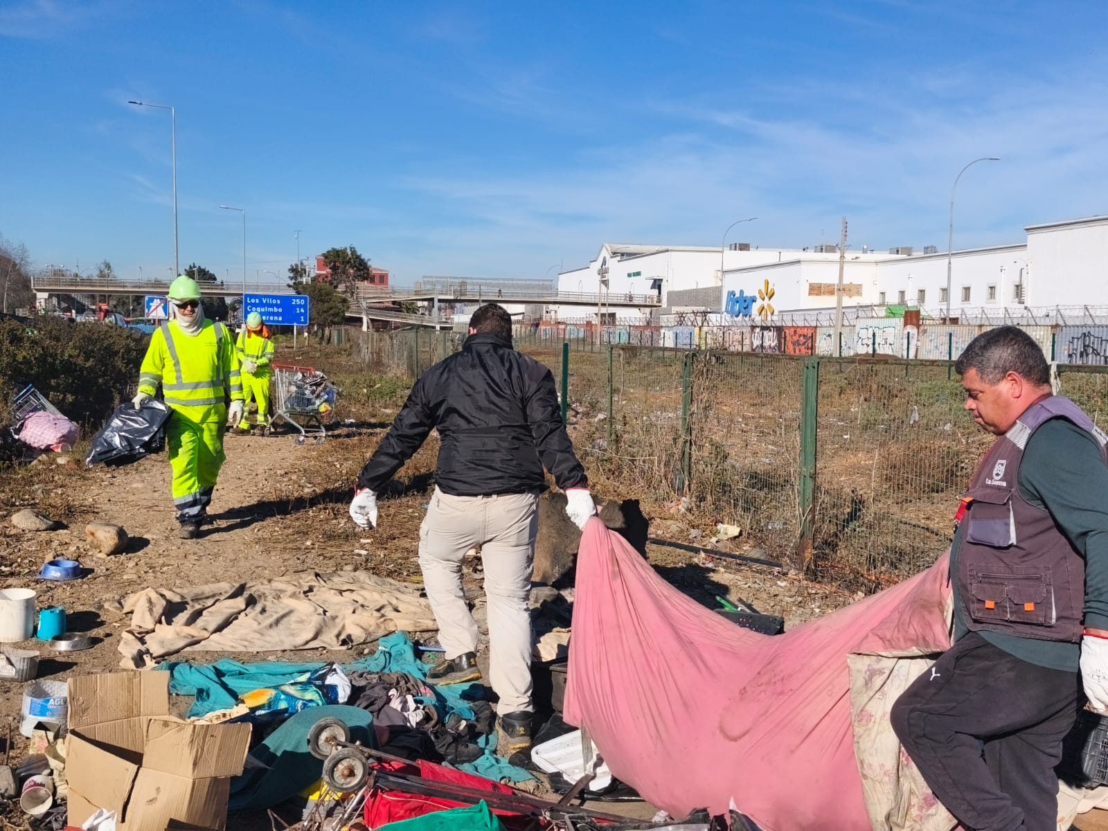 Municipio erradica por decimocuarta vez asentamientos irregulares en Ruta 5 — foto 1