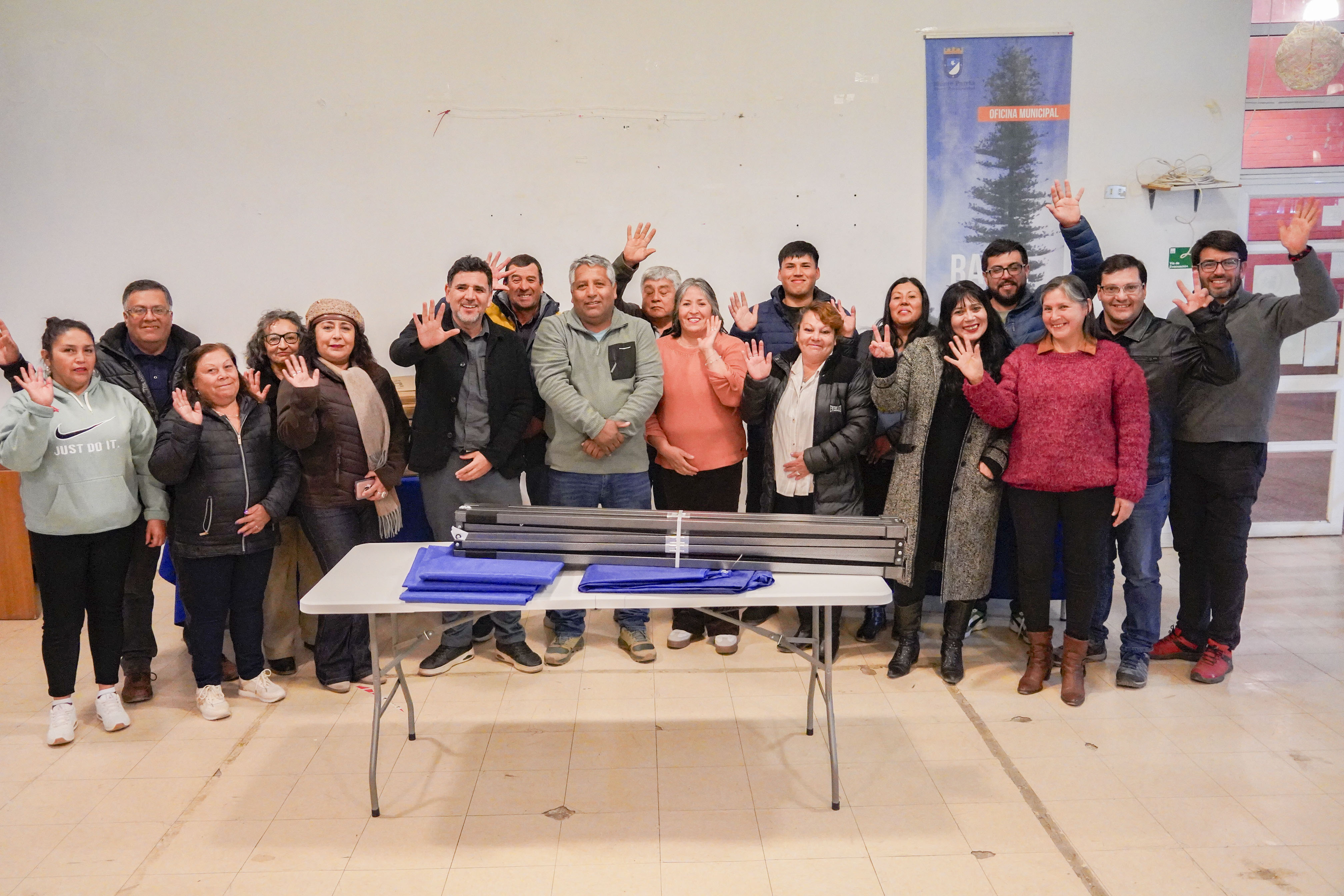Unión Comunal del Río Rapel recibe mesas y toldos financiados con FONDEVE — foto 1