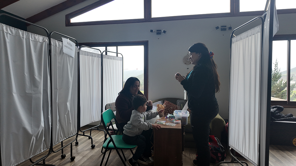 Operativo de salud llegó a El Arrayán tras lluvias que mantienen aislada la localidad — foto 1