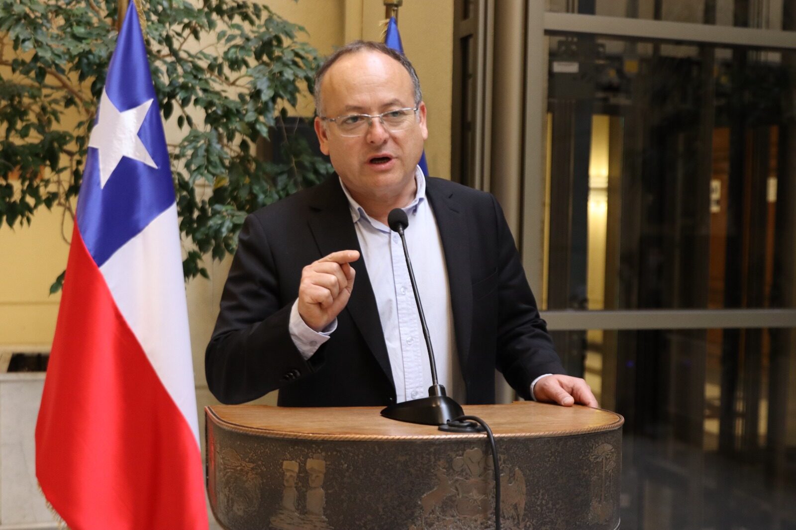 Diputado Salinas critica reforma de seguridad: "Se está institucionalizando el autoritarismo"