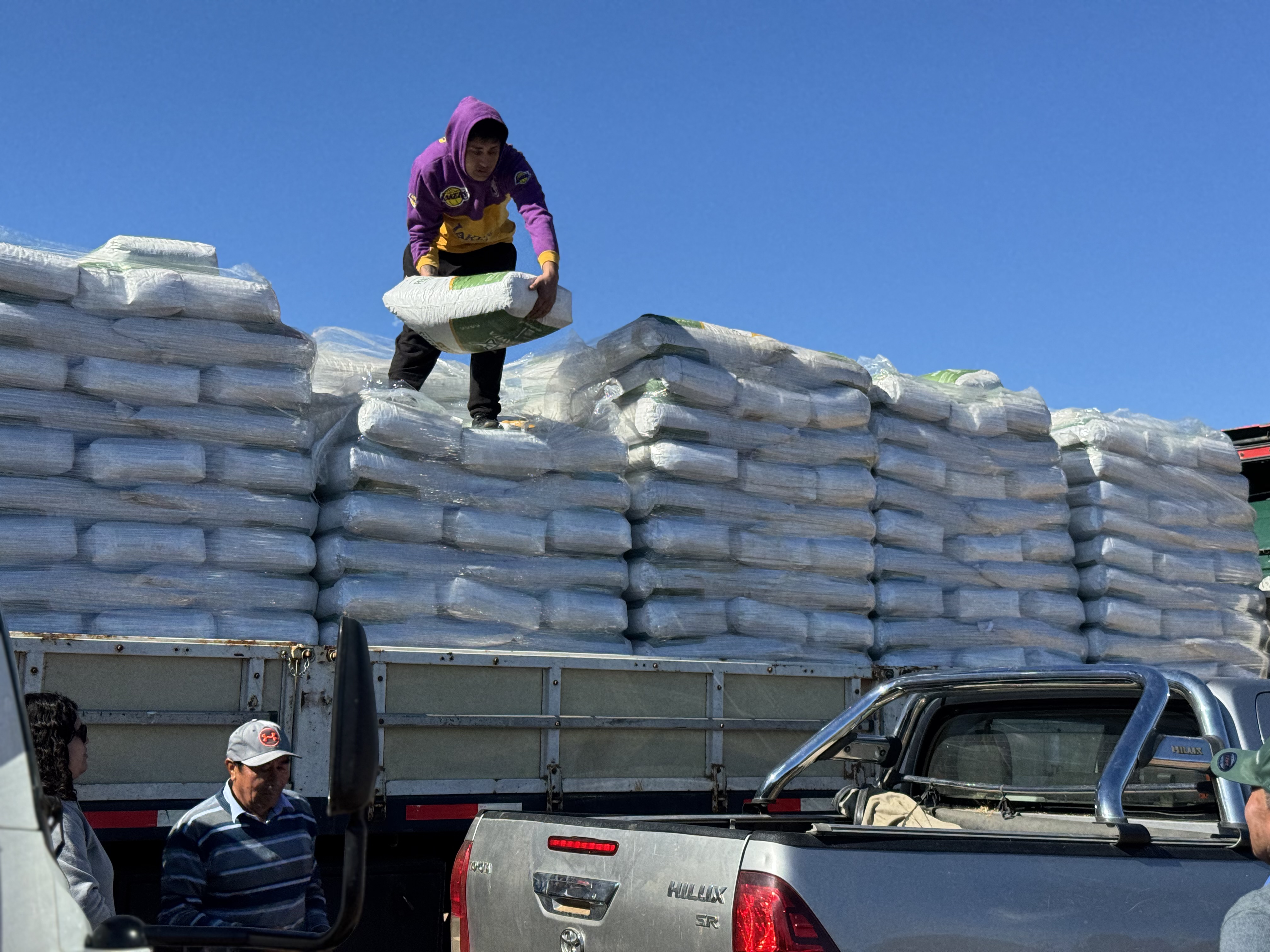 Los Vilos entrega 2.500 ayudas alimentarias a crianceros y apicultores del sector rural — foto 1