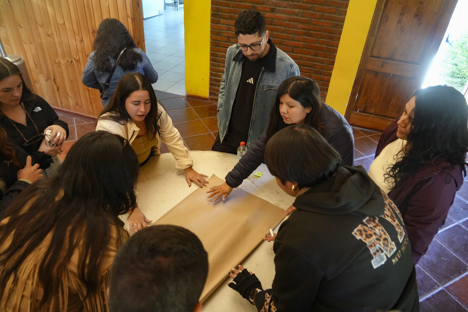 Alcalde de Monte Patria respalda a funcionarios a honorarios tras exclusión de celebración municipal — foto 1