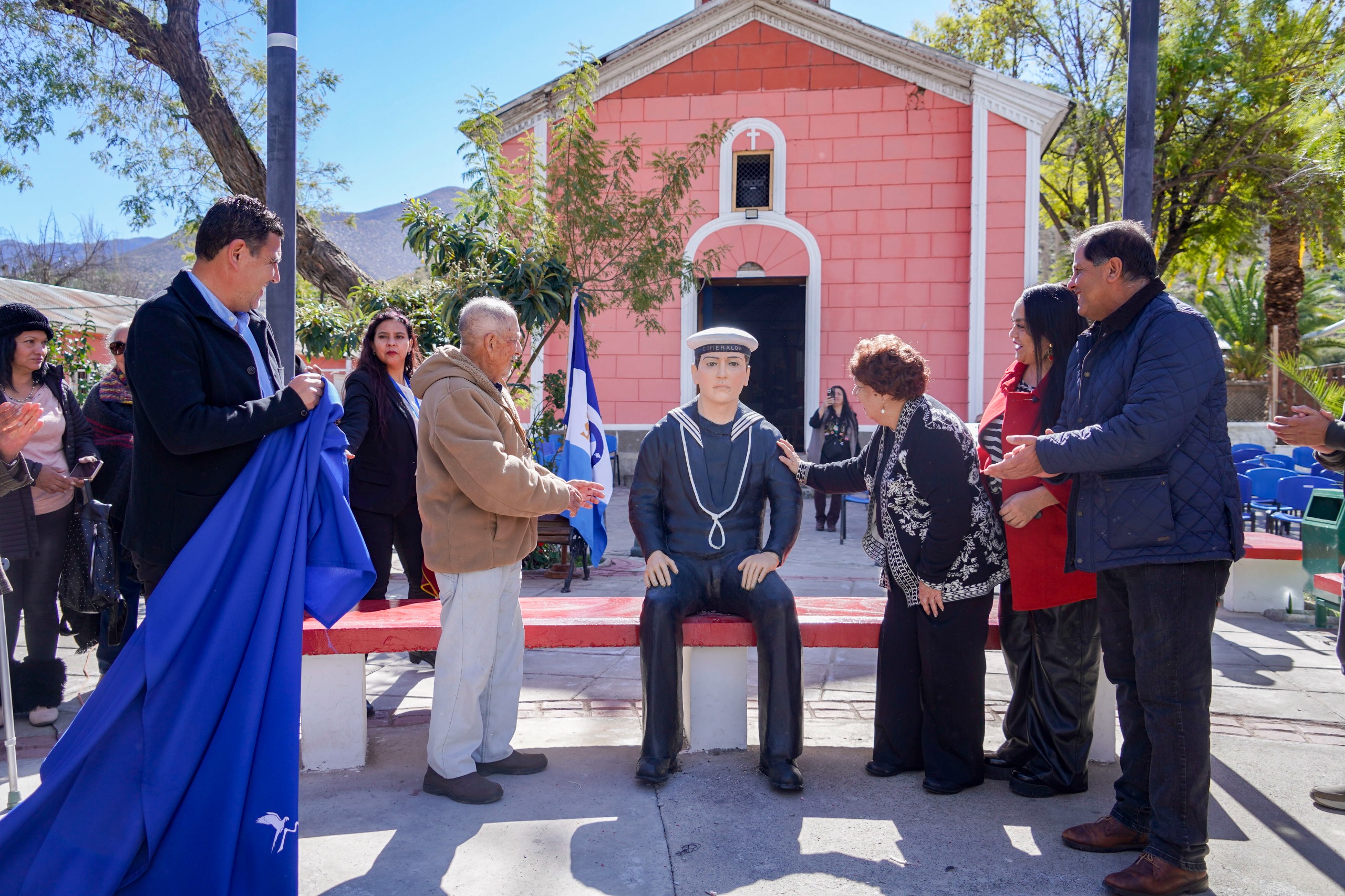 Rapel recibe escultura en honor a Wenceslao Vargas Rojas — foto 2
