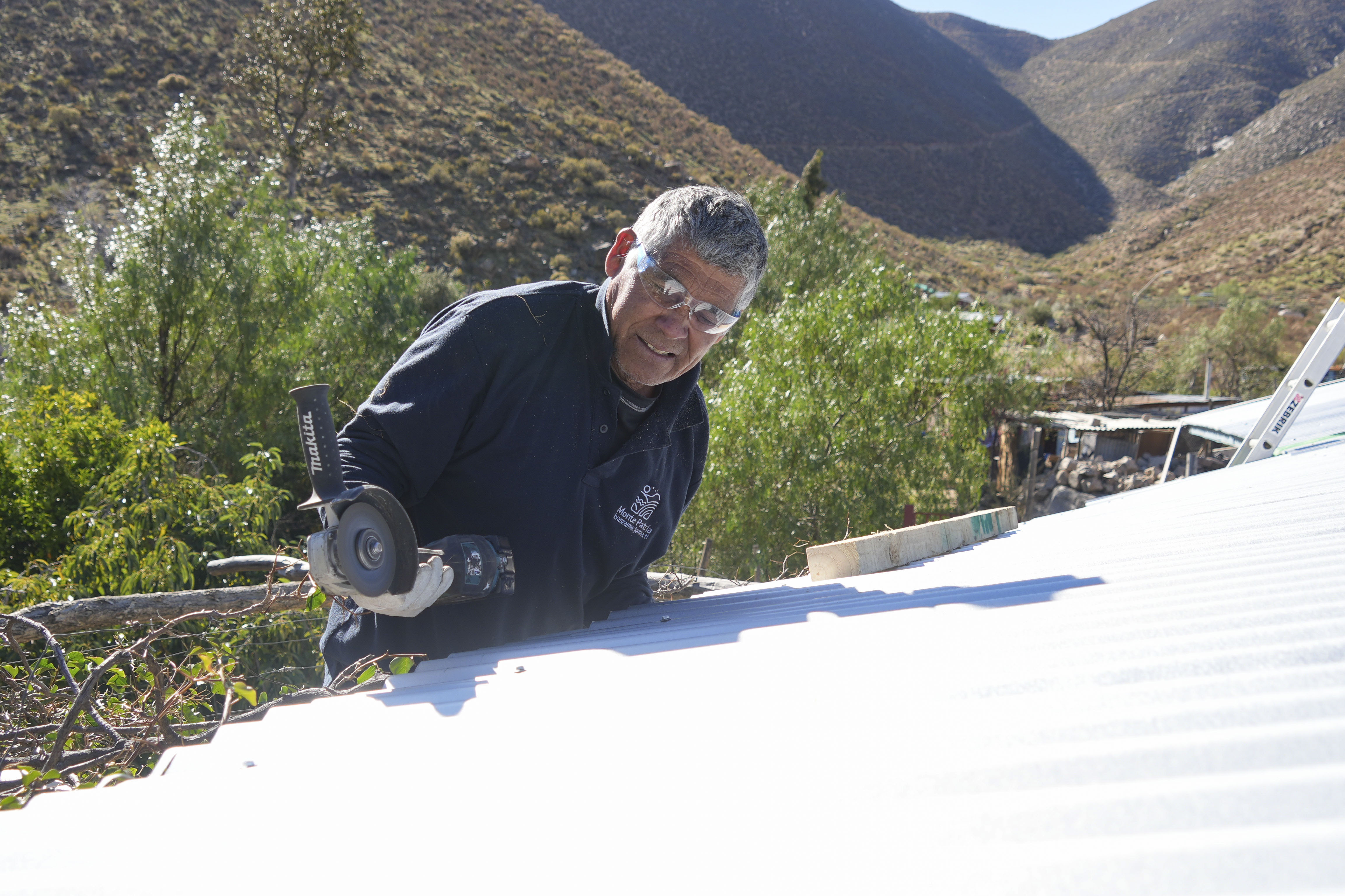 Reconstruyen techumbres en Varillar Alto tras temporales de julio — foto 1