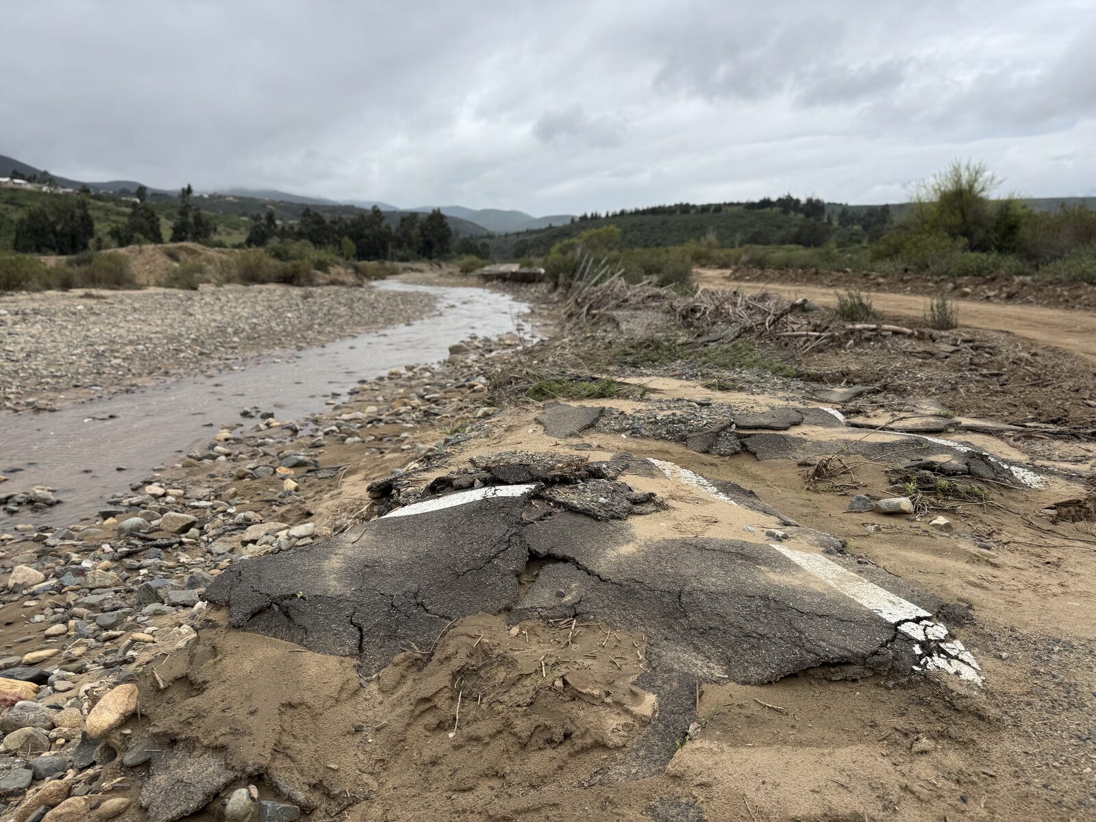 Alcalde de Los Vilos y diputado Manouchehri levantan daños en caminos rurales tras lluvias — foto 1