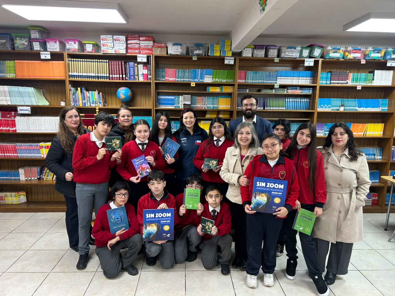 Seremi de Ciencia entrega libros de divulgación científica a colegio de La Serena