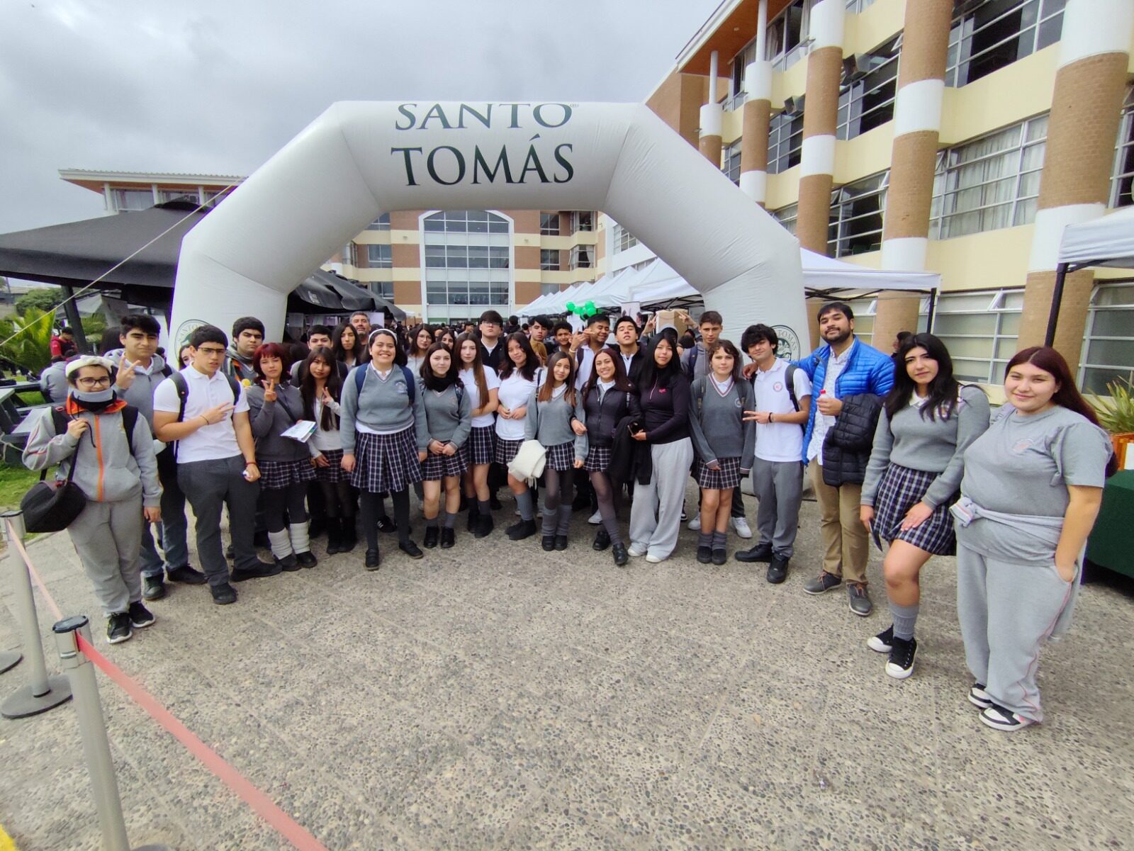 1.900 estudiantes visitaron feria vocacional de Santo Tomás La Serena