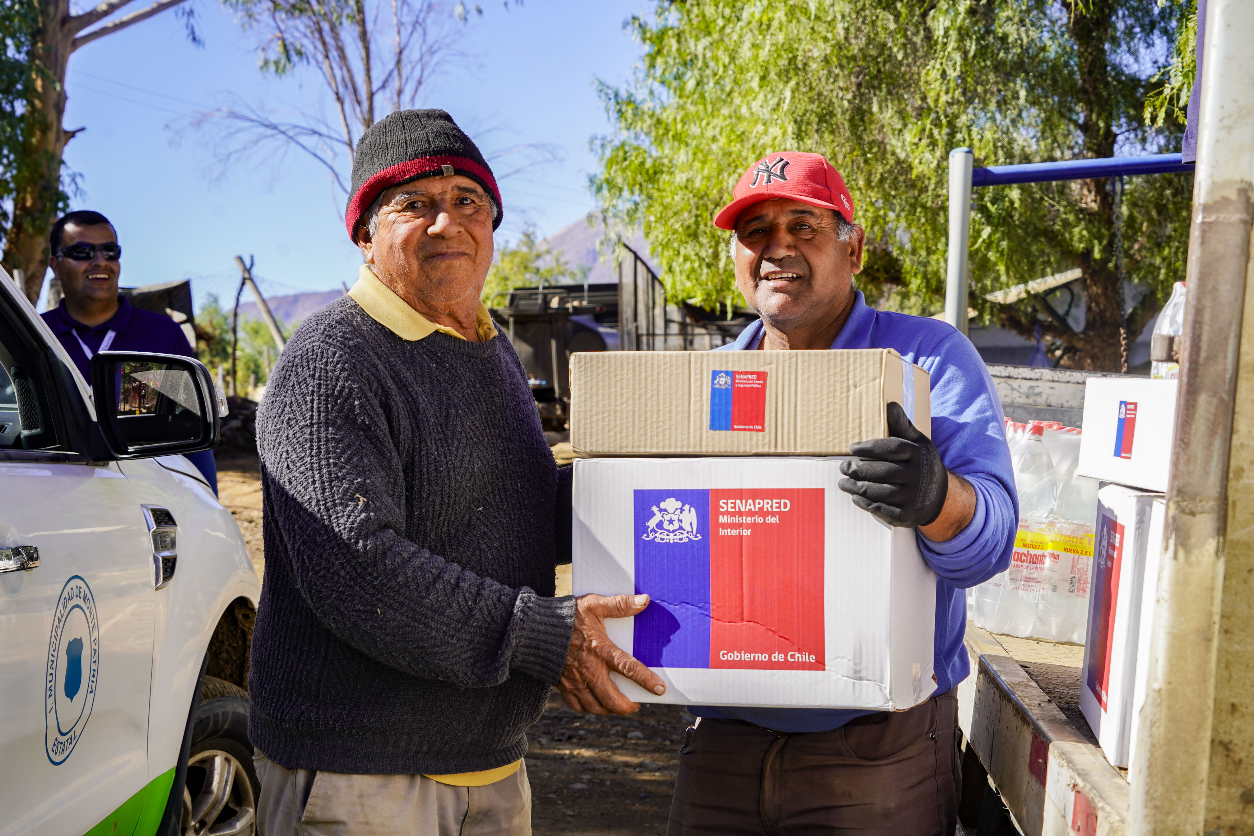Monte Patria entrega cajas de alimentos tras sistema frontal — foto 2