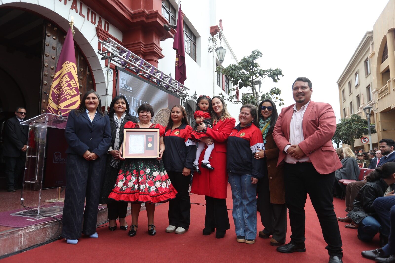 La Serena entregó medallas a 16 vecinos e instituciones en aniversario 482 — foto 1