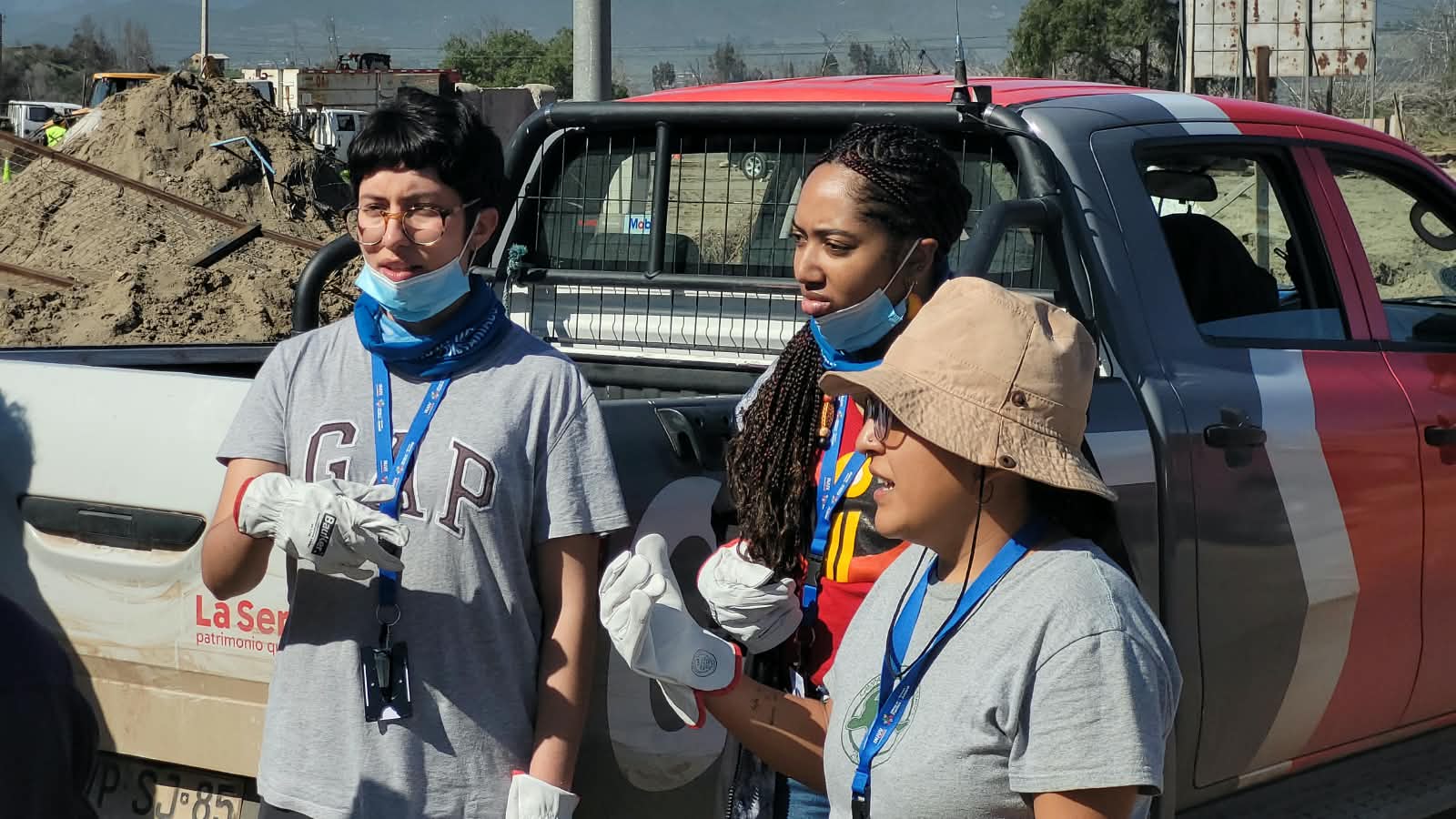 Jóvenes de cuatro países realizaron voluntariado en Islón tras lluvias — foto 3