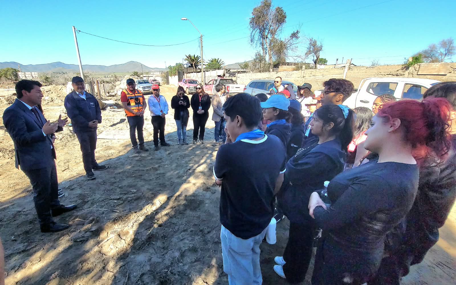 Jóvenes de cuatro países realizaron voluntariado en Islón tras lluvias — foto 1