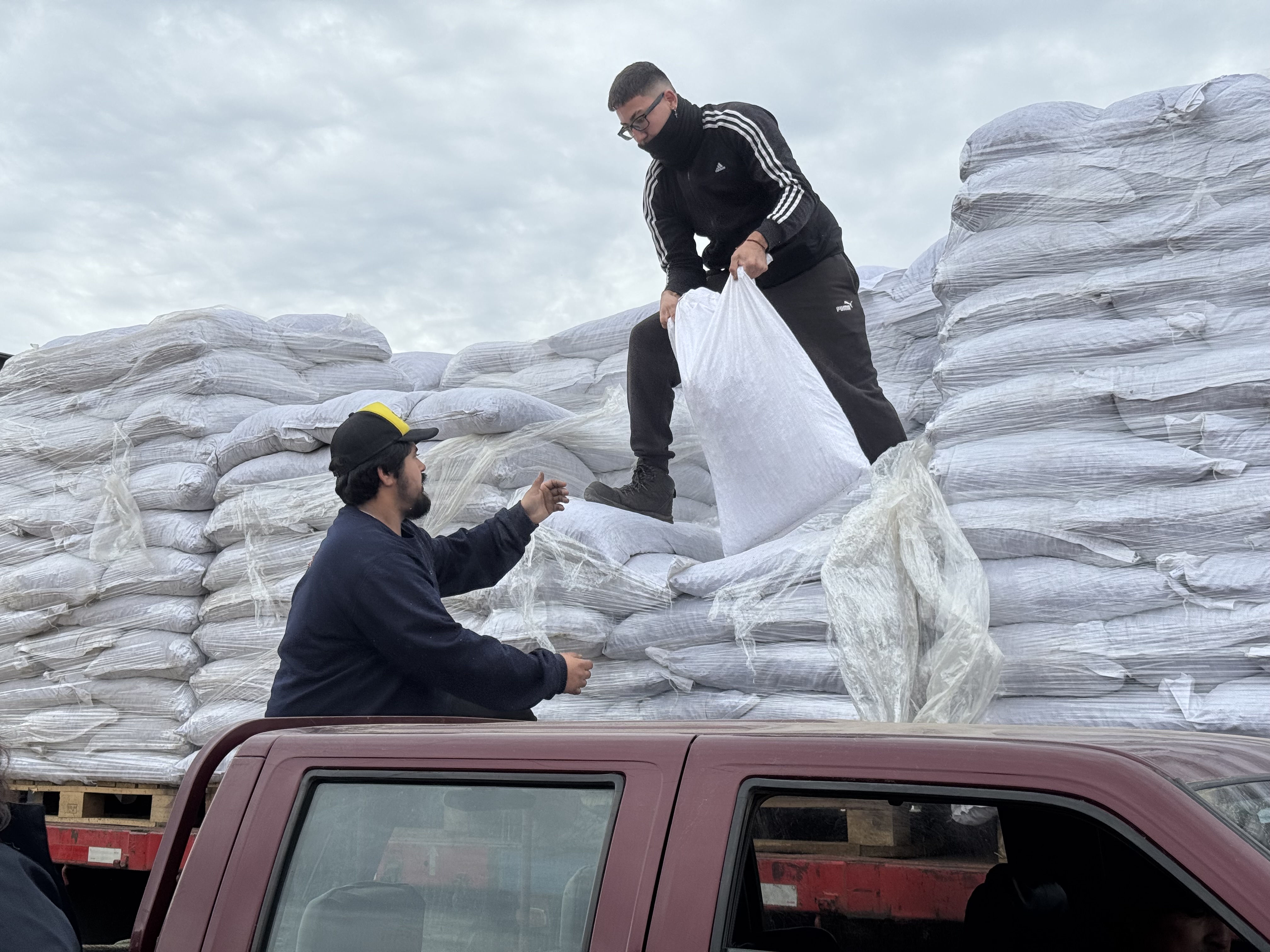 Municipio de Los Vilos entrega ayuda alimentaria a 400 familias rurales afectadas por temporal — foto 5