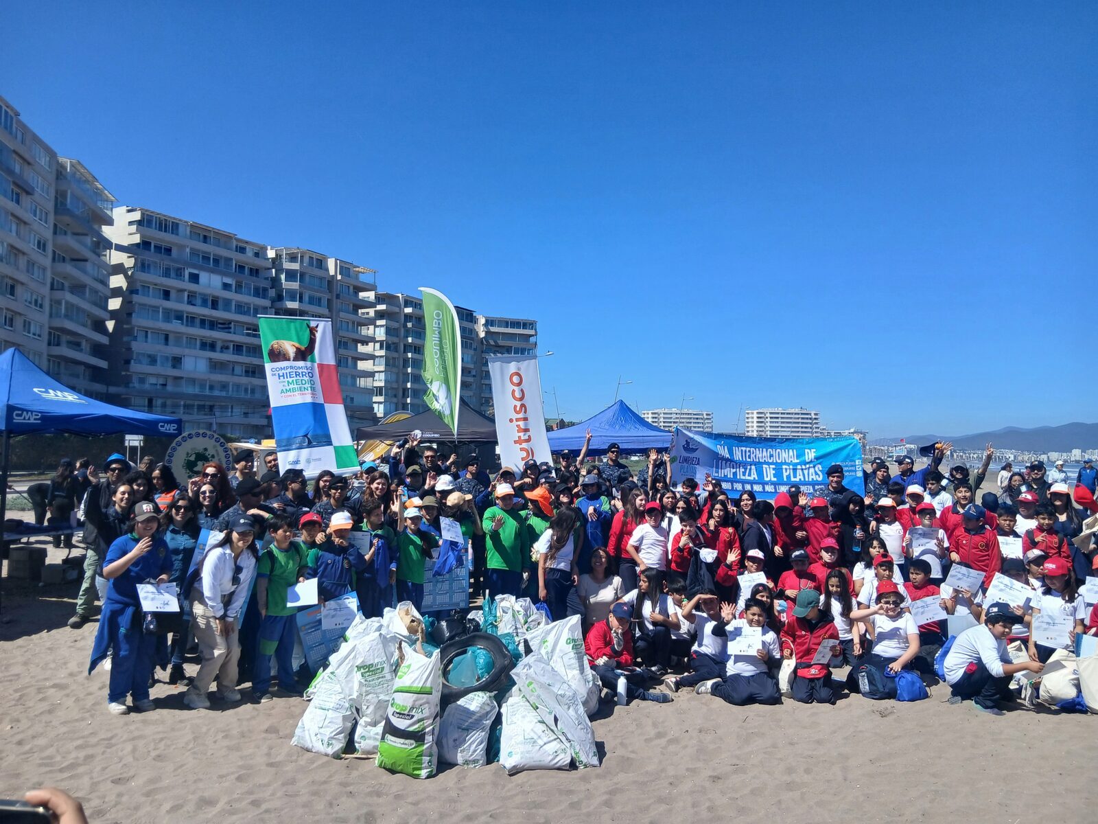 Jornada de limpieza de playas reunió a voluntarios en el Faro Monumental — foto 1