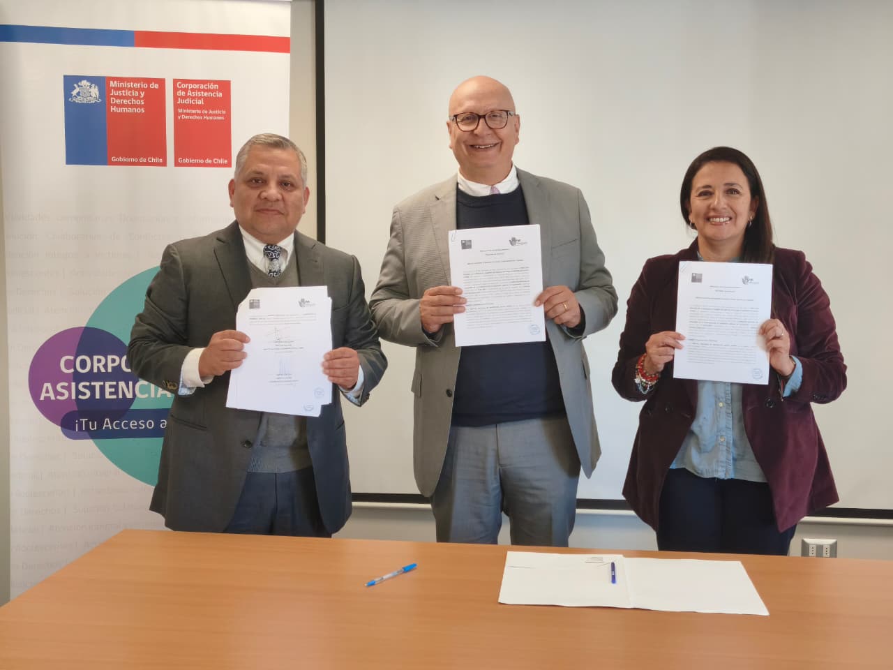 Reinserción Juvenil y Mi Abogado firman protocolo para resguardar derechos de jóvenes — foto 1