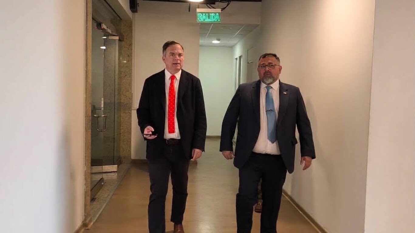 Delegado Pino y senador Walker coordinan avance de desaladora y circunvalación