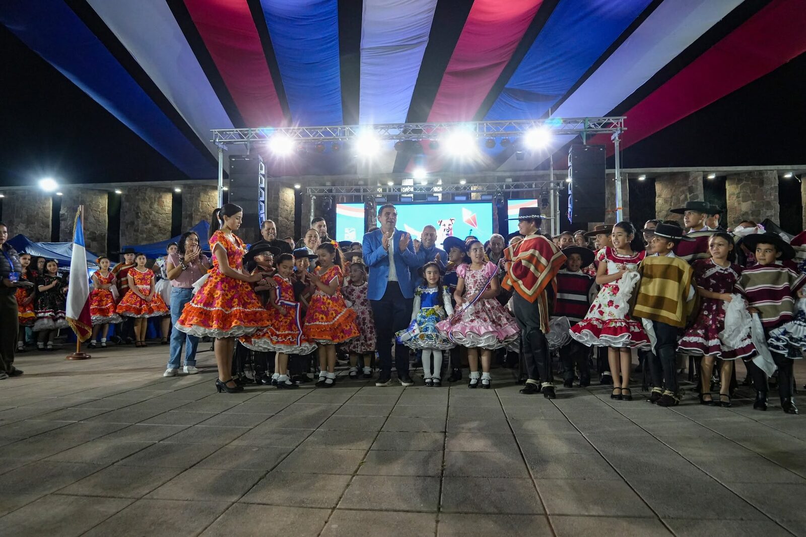 Monte Patria cerró Fiestas Patrias con fonda llena y volantines en Embalse La Paloma