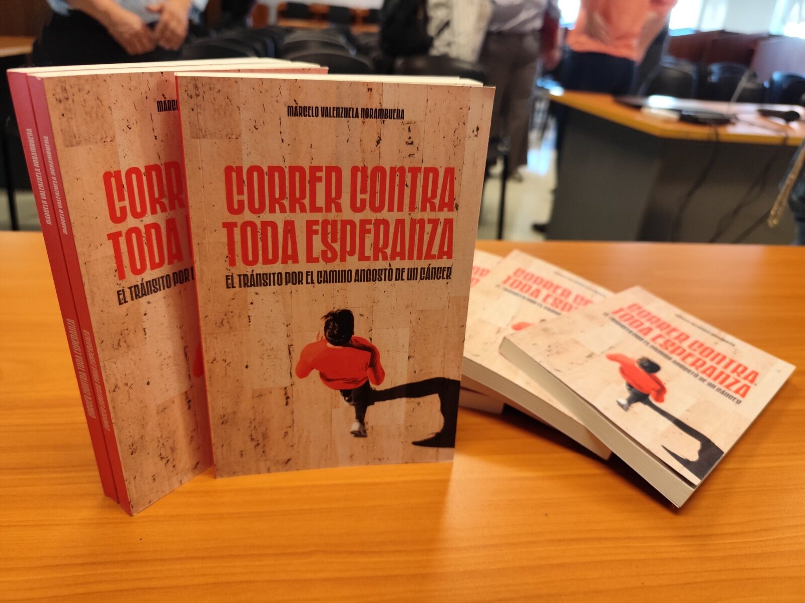 Docente serenense publica libro sobre su lucha contra el cáncer