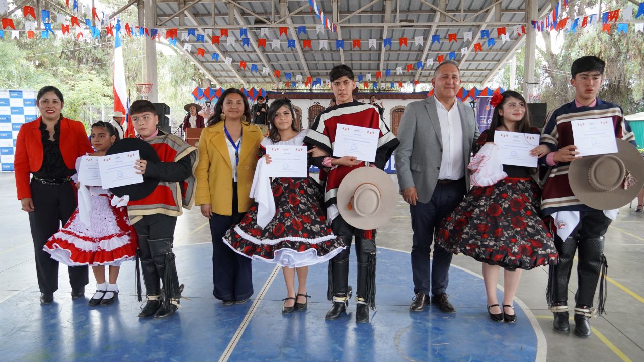 Estudiantes de Vicuña brillaron en la 46° Muestra Comunal de Cueca Escolar — foto 1