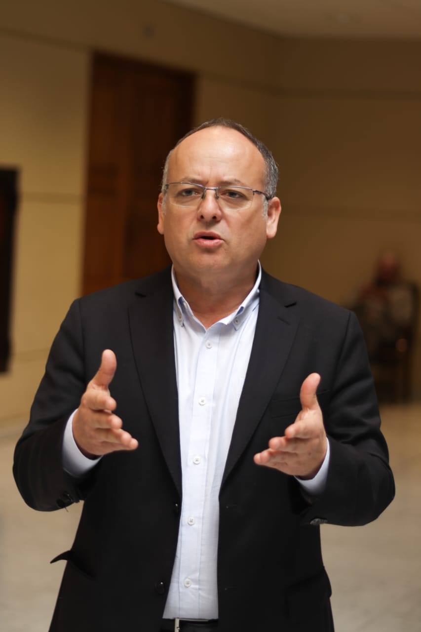 Diputado Salinas critica gestión económica tras desempleo de 9,6%
