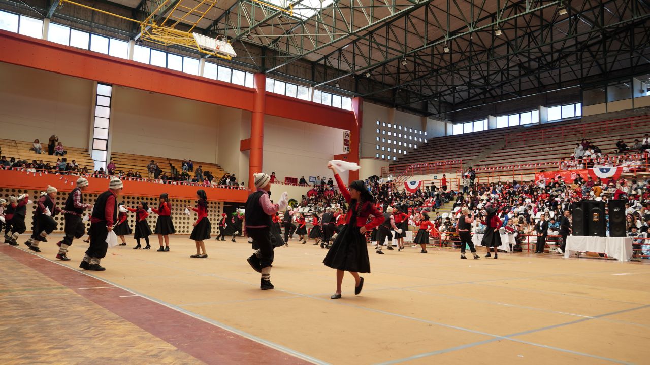 Colegio José Manuel Balmaceda realizó gala folclórica en Coliseo Monumental — foto 8