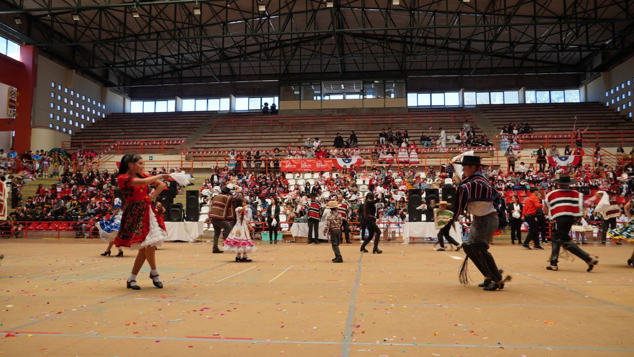 Colegio José Manuel Balmaceda realizó gala folclórica en Coliseo Monumental — foto 2