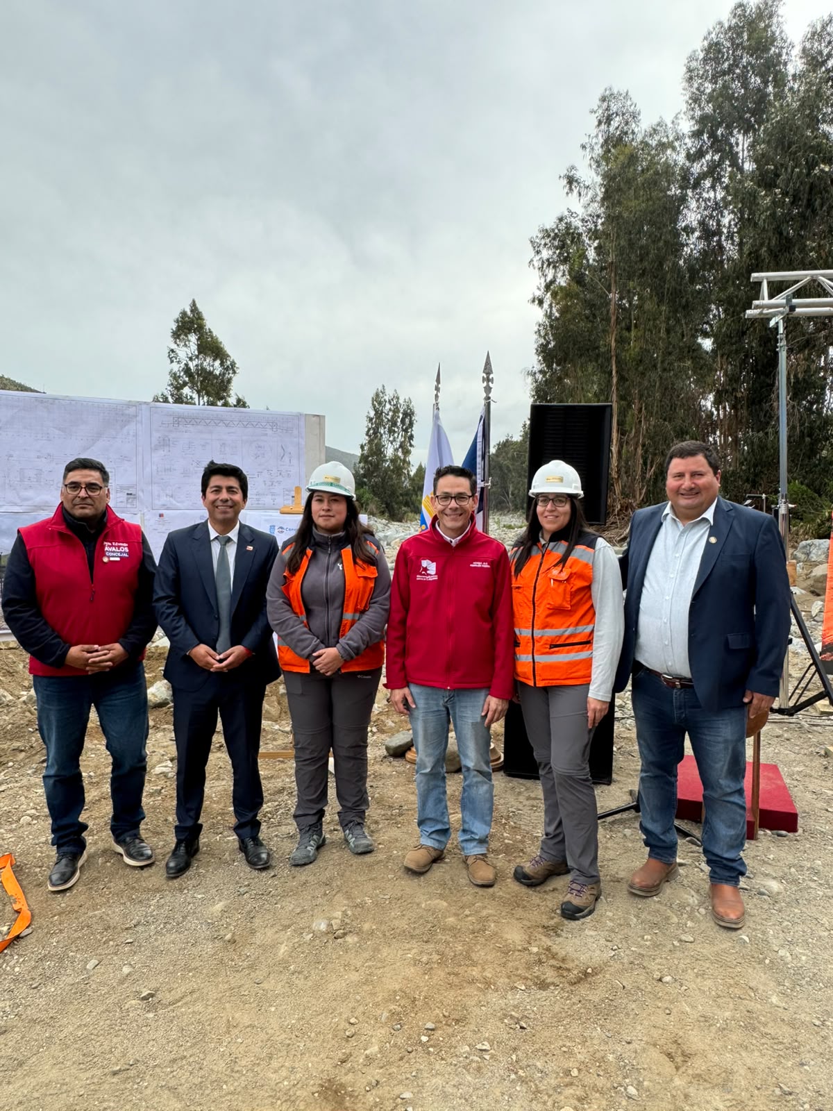 Colocan primera piedra de pasarela peatonal en Rivera Norte de Canela — foto 2