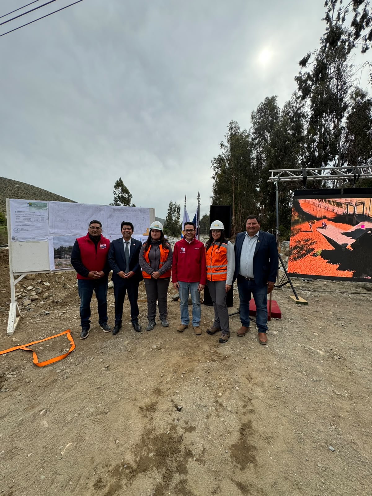 Colocan primera piedra de pasarela peatonal en Rivera Norte de Canela — foto 1