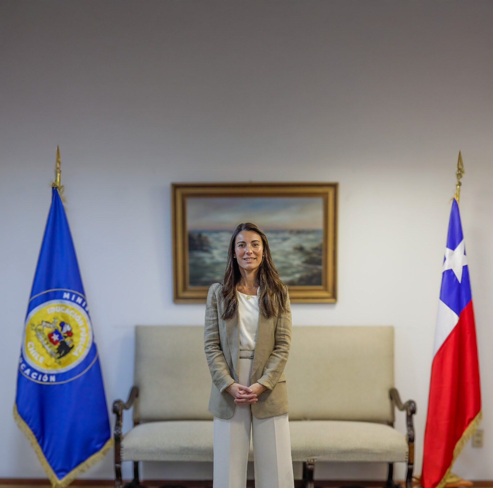 Ministra de Educación destaca vínculo de docentes con estudiantes en Día del Profesor