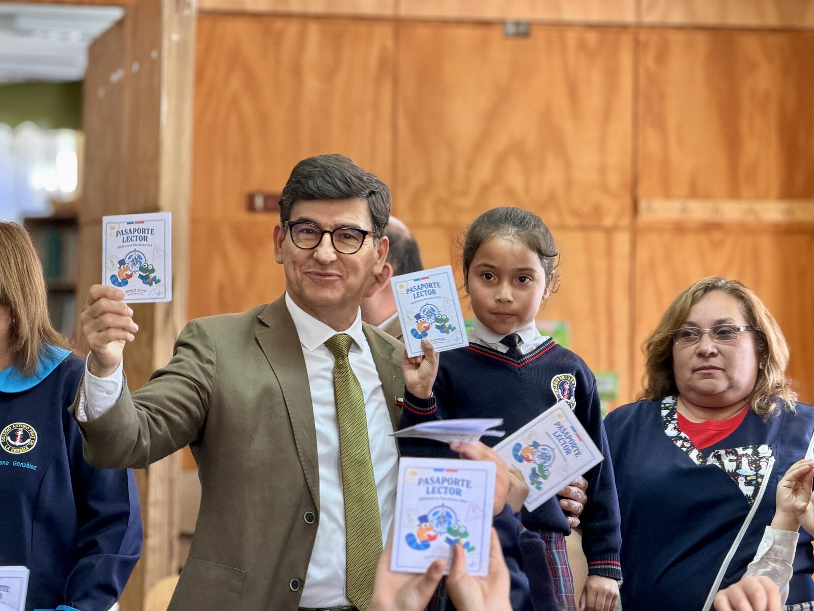72 estudiantes de La Serena reciben Pasaportes Lectores por avances en lectura