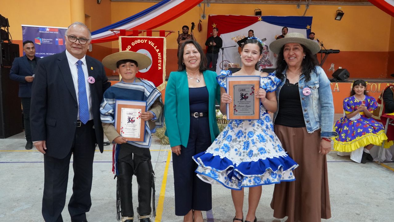 Escuela Jerónimo Godoy y Liceo Mistraliano representarán a Paihuano en regional de cueca
