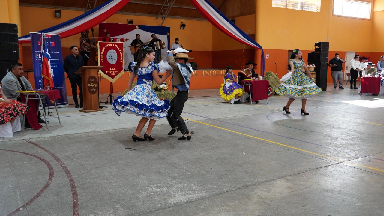 Escuela Jerónimo Godoy y Liceo Mistraliano representarán a Paihuano en regional de cueca — foto 4