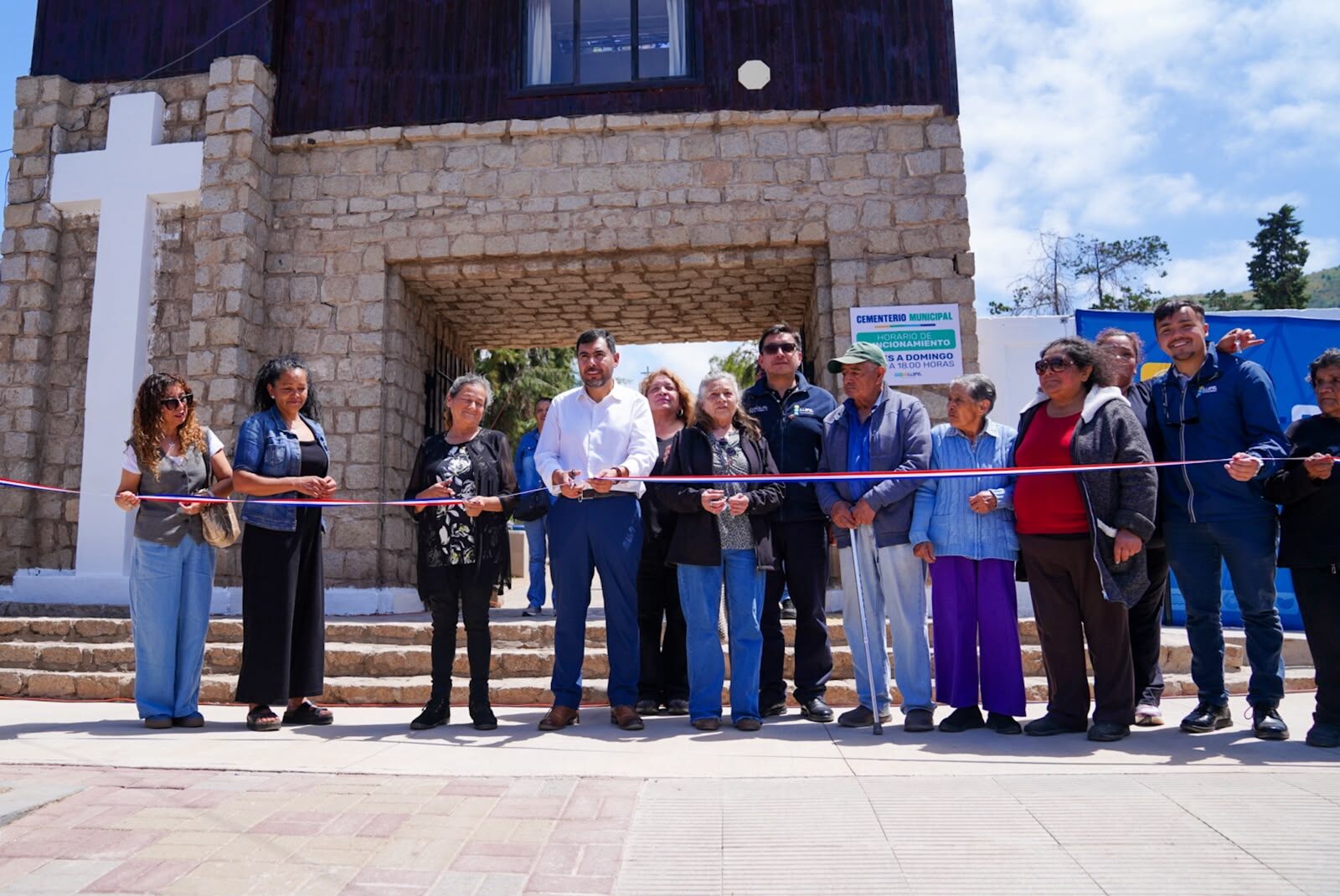 Illapel inaugura obras de acceso y módulos en cementerio municipal con inversión de $60 millones — foto 1