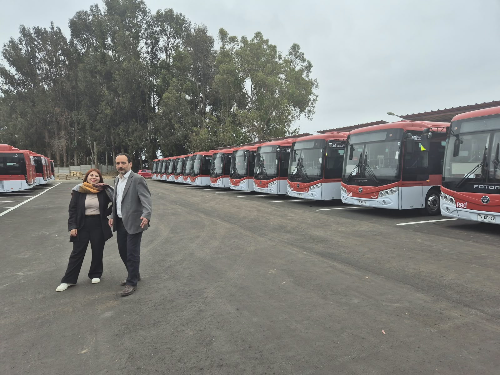 Núñez y Chacana denuncian recorte presupuestario que pone en riesgo buses eléctricos en conurbación