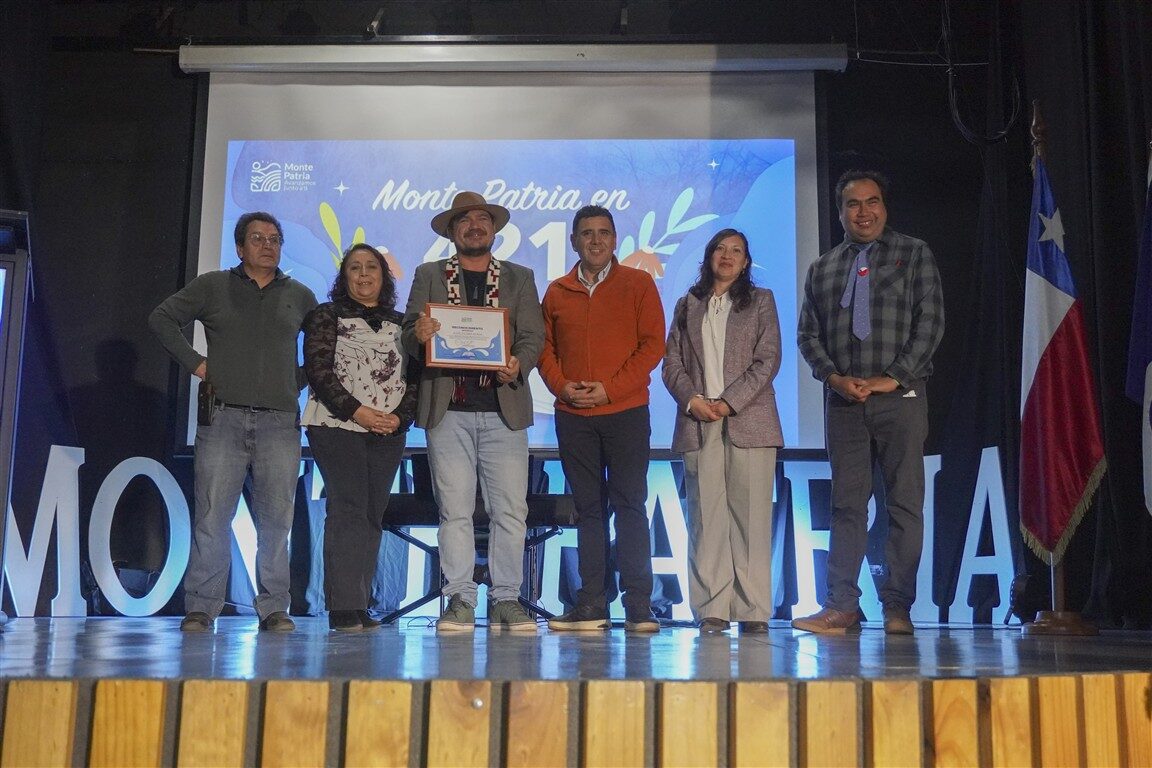 Monte Patria premió a ganadores de concurso literario 421 Palabras — foto 3