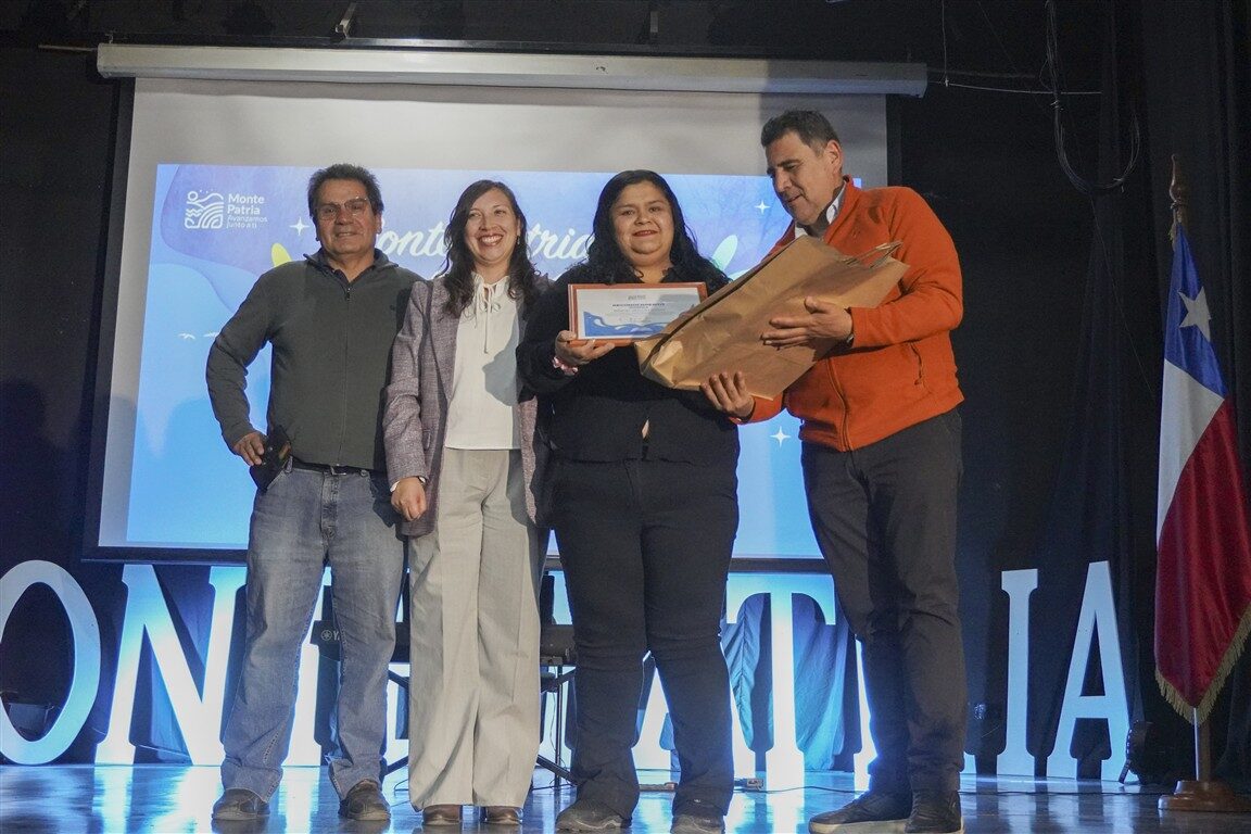 Monte Patria premió a ganadores de concurso literario 421 Palabras — foto 1