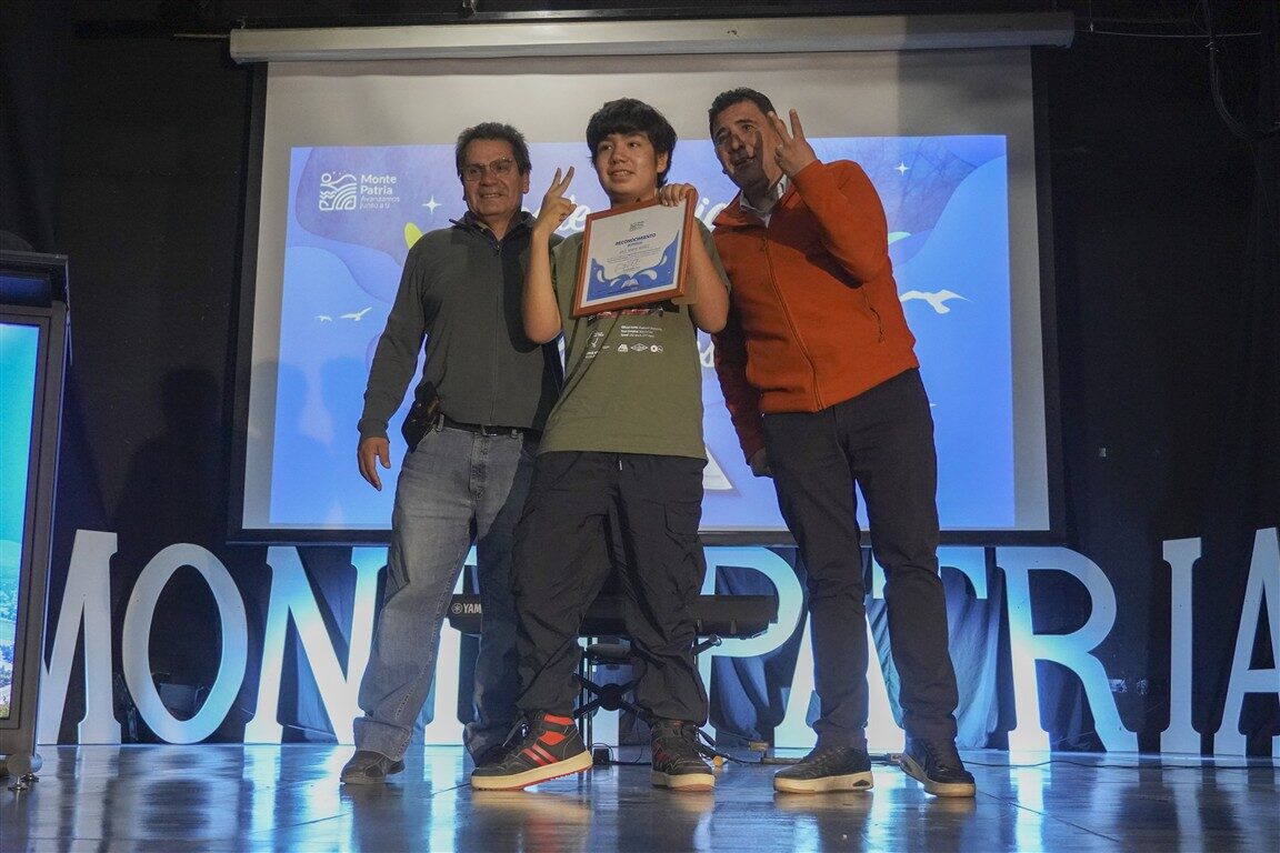Monte Patria premió a ganadores de concurso literario 421 Palabras — foto 2