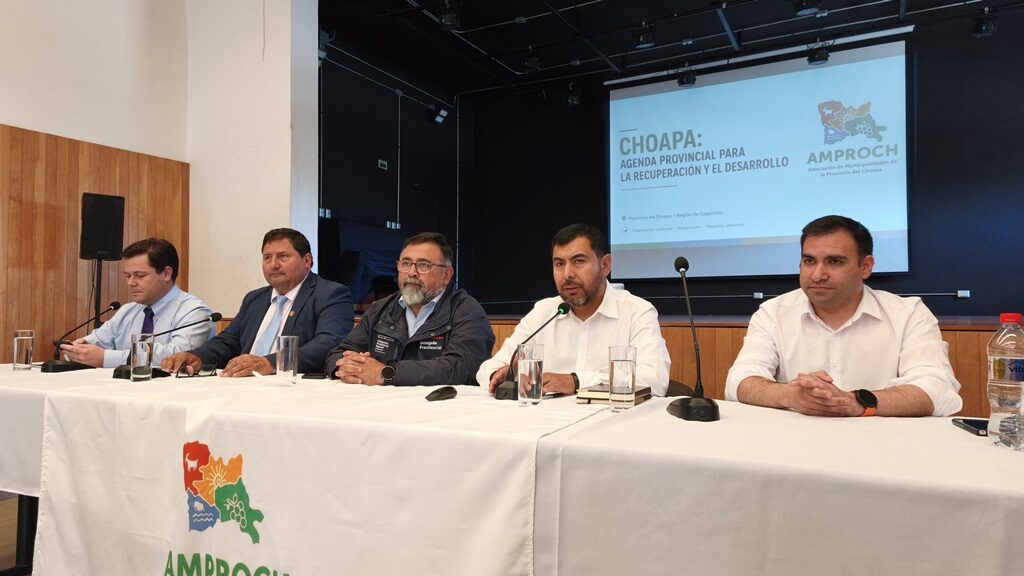 Gobierno se reúne con alcaldes del Choapa por reconstrucción post temporal — foto 1